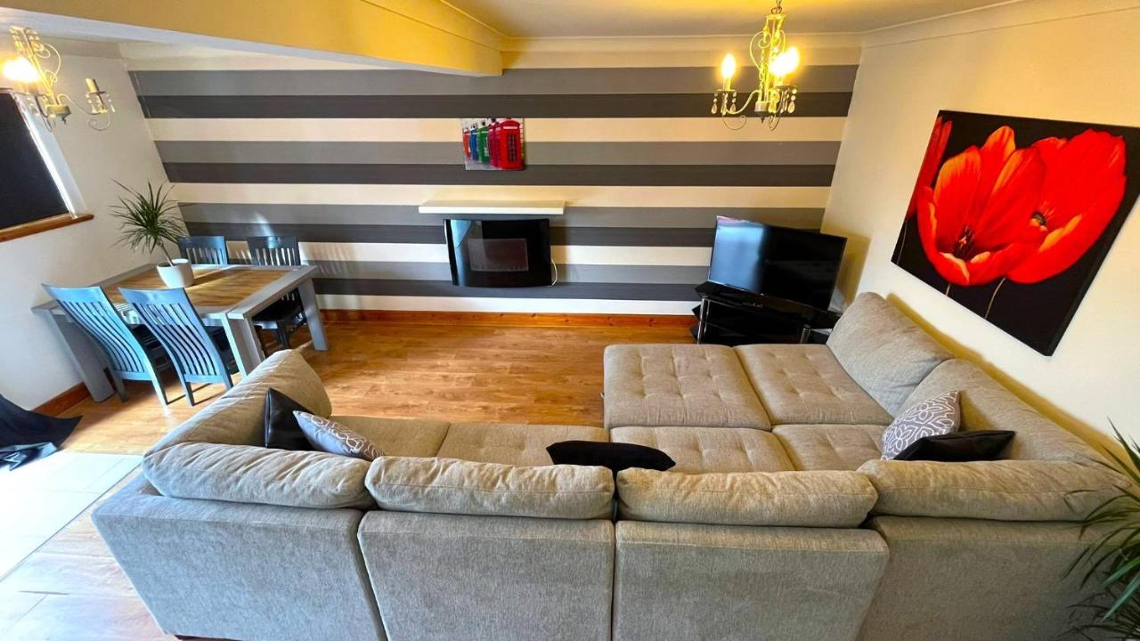 Elegant 2 Bedroom Chalet Edimburgo Esterno foto
